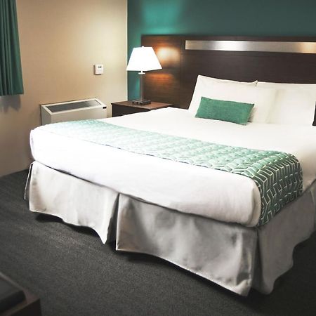 Ramada By Wyndham Hotel Quesnel Ngoại thất bức ảnh
