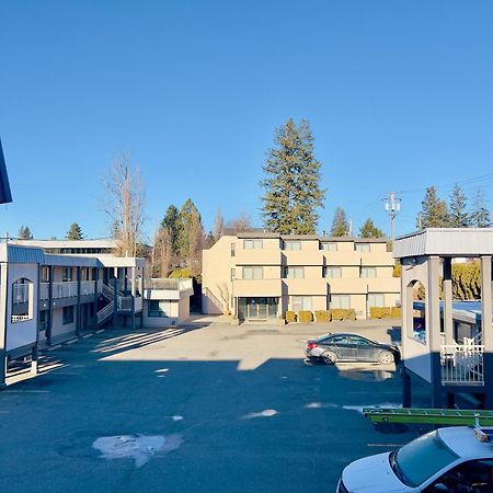 Ramada By Wyndham Hotel Quesnel Ngoại thất bức ảnh
