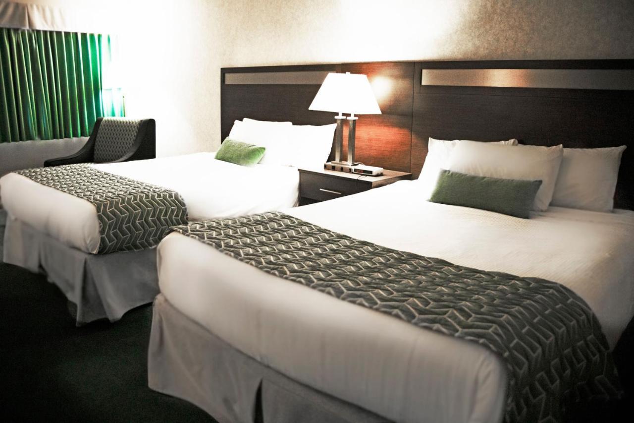 Ramada By Wyndham Hotel Quesnel Ngoại thất bức ảnh