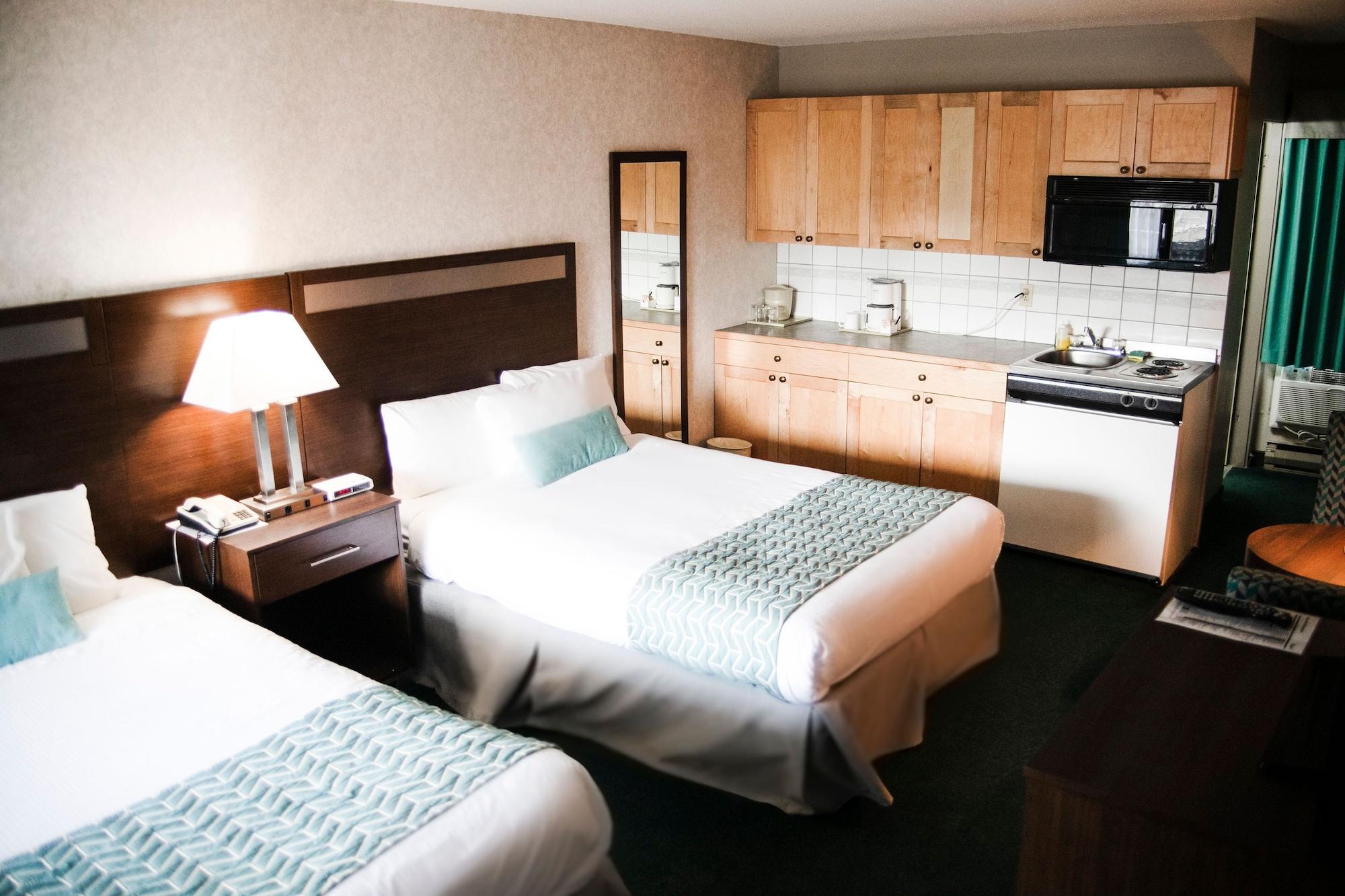 Ramada By Wyndham Hotel Quesnel Ngoại thất bức ảnh