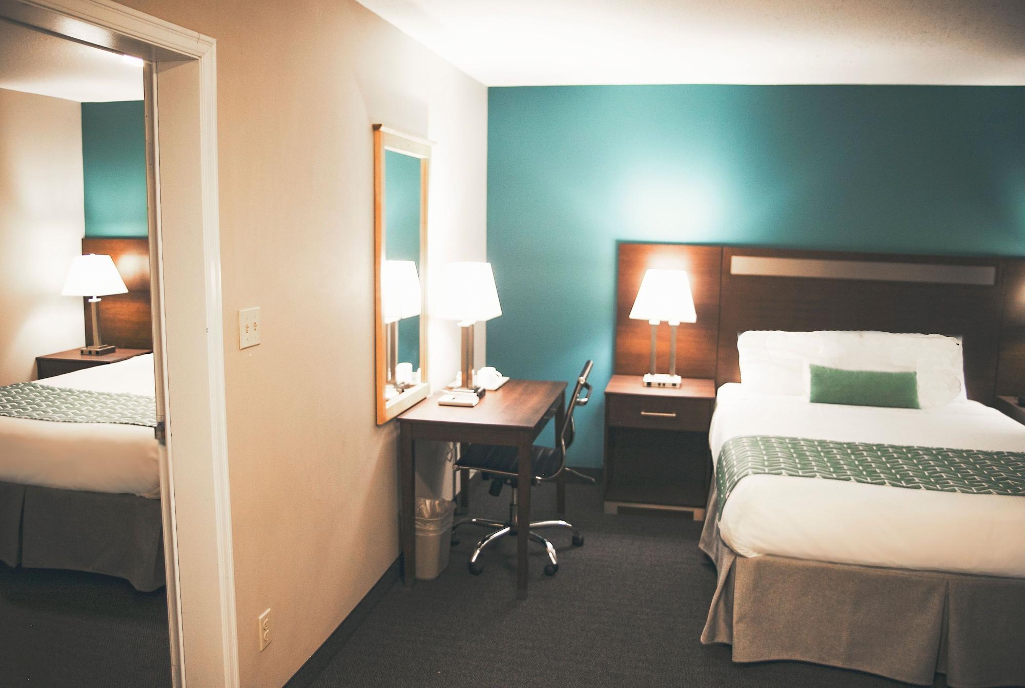 Ramada By Wyndham Hotel Quesnel Ngoại thất bức ảnh