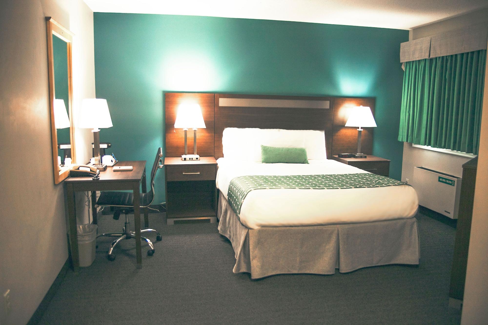 Ramada By Wyndham Hotel Quesnel Ngoại thất bức ảnh