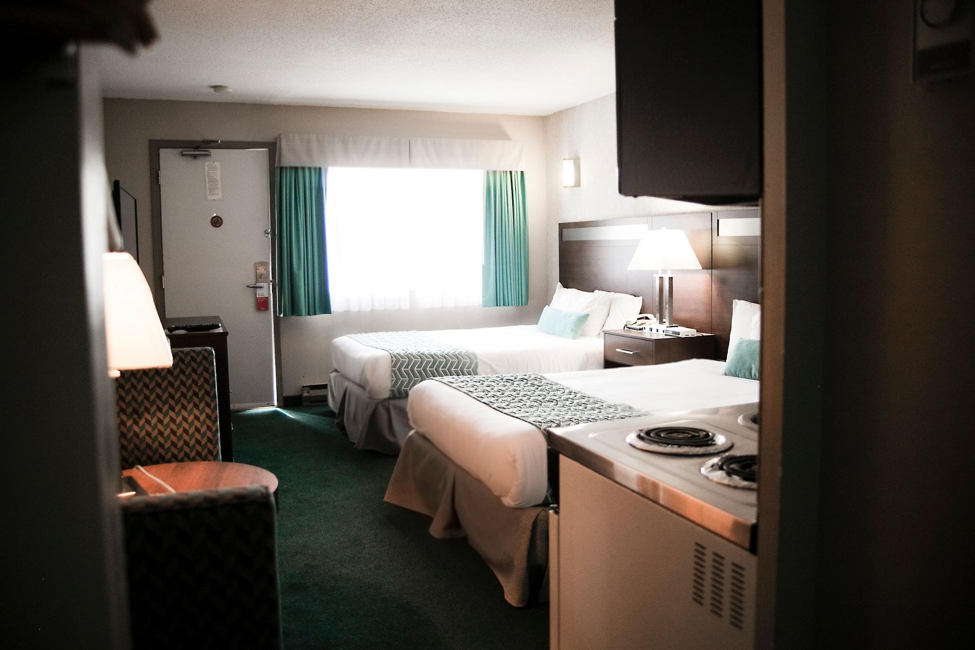 Ramada By Wyndham Hotel Quesnel Ngoại thất bức ảnh