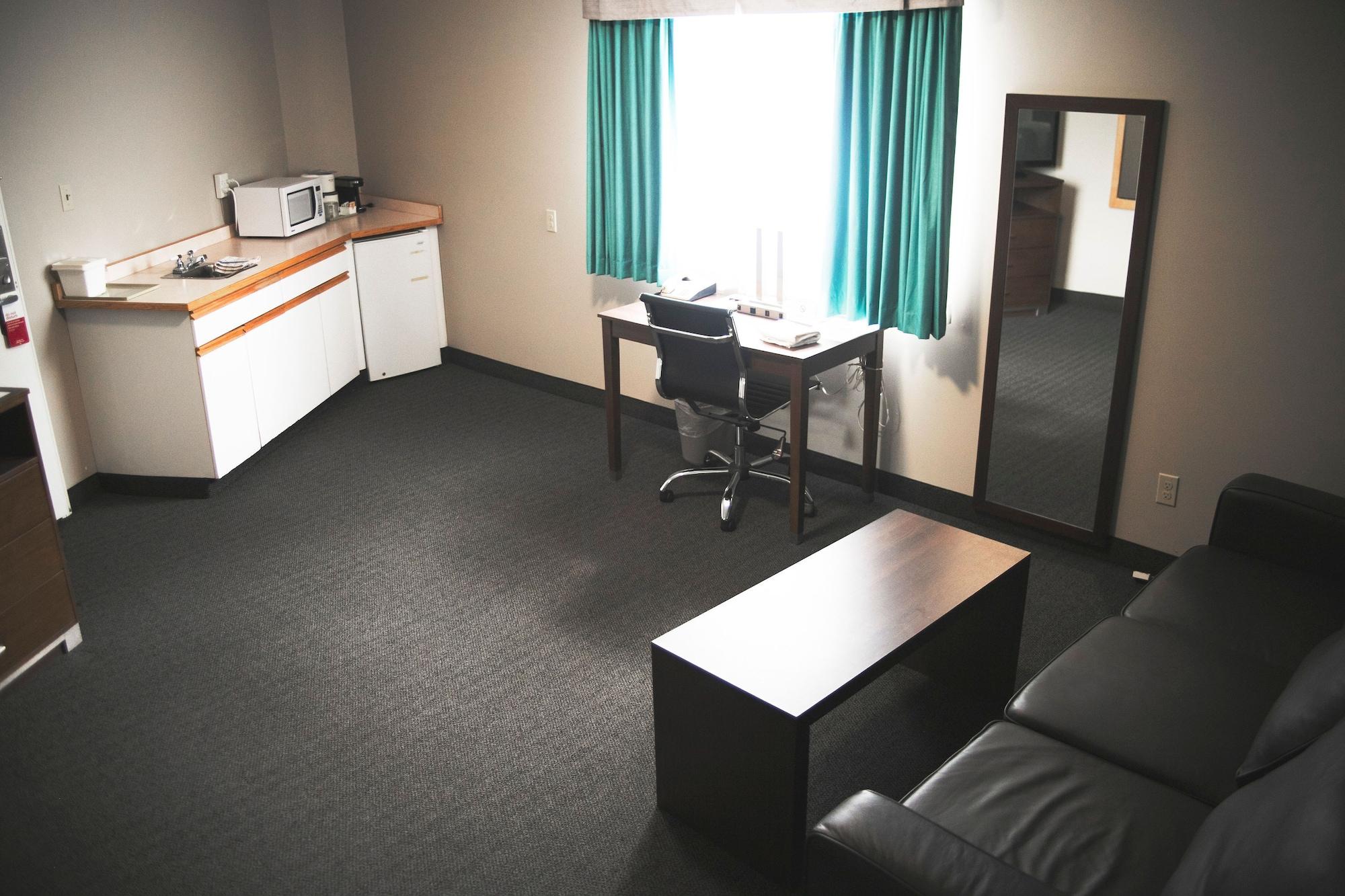 Ramada By Wyndham Hotel Quesnel Ngoại thất bức ảnh