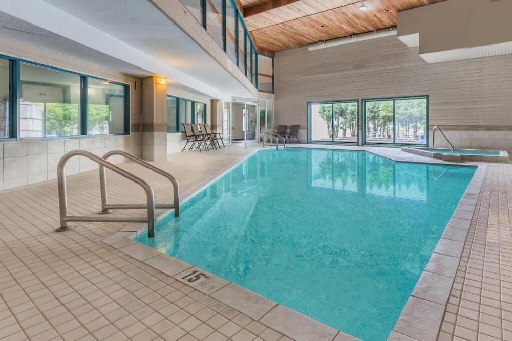 Ramada By Wyndham Hotel Quesnel Ngoại thất bức ảnh