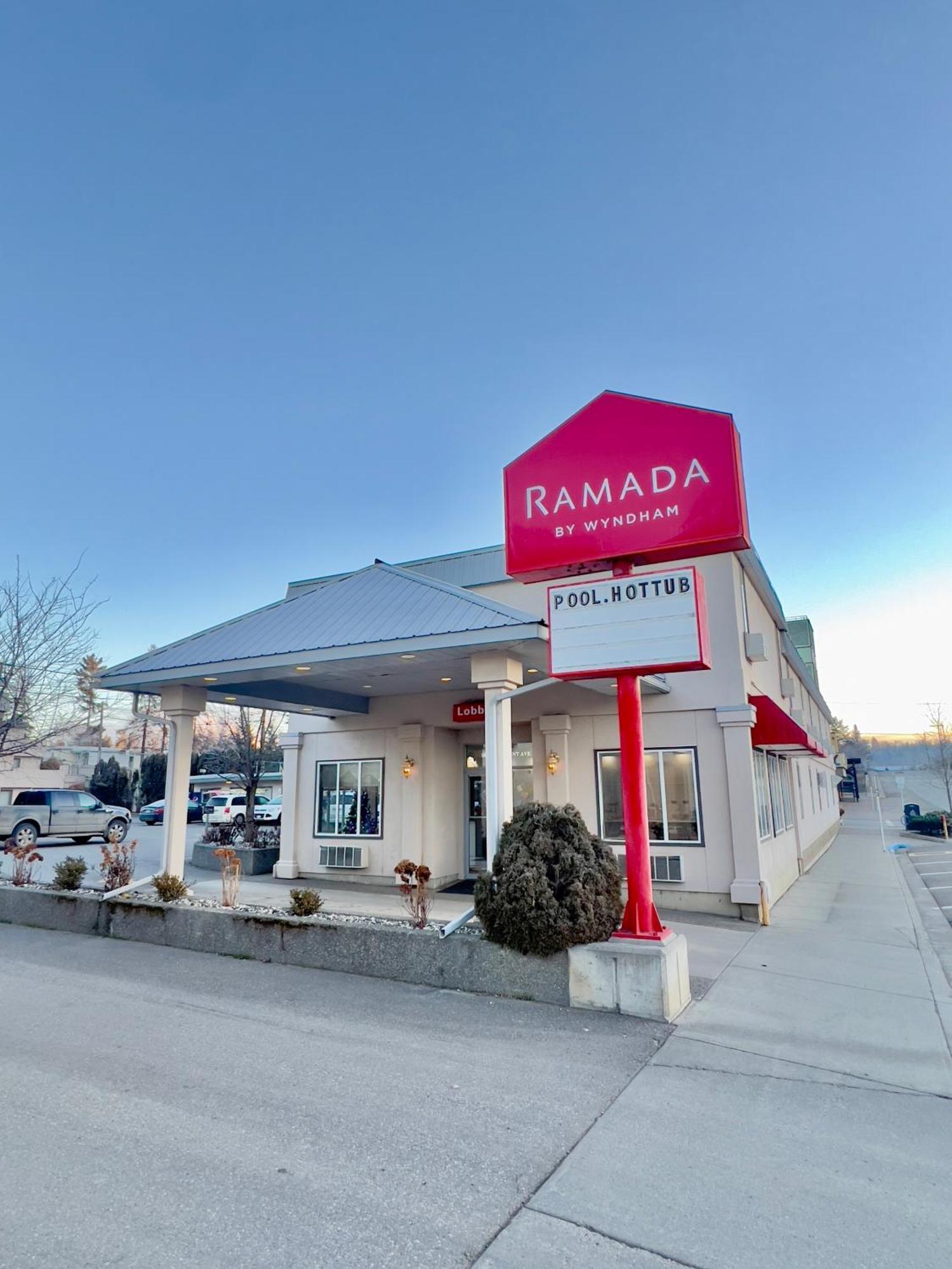 Ramada By Wyndham Hotel Quesnel Ngoại thất bức ảnh