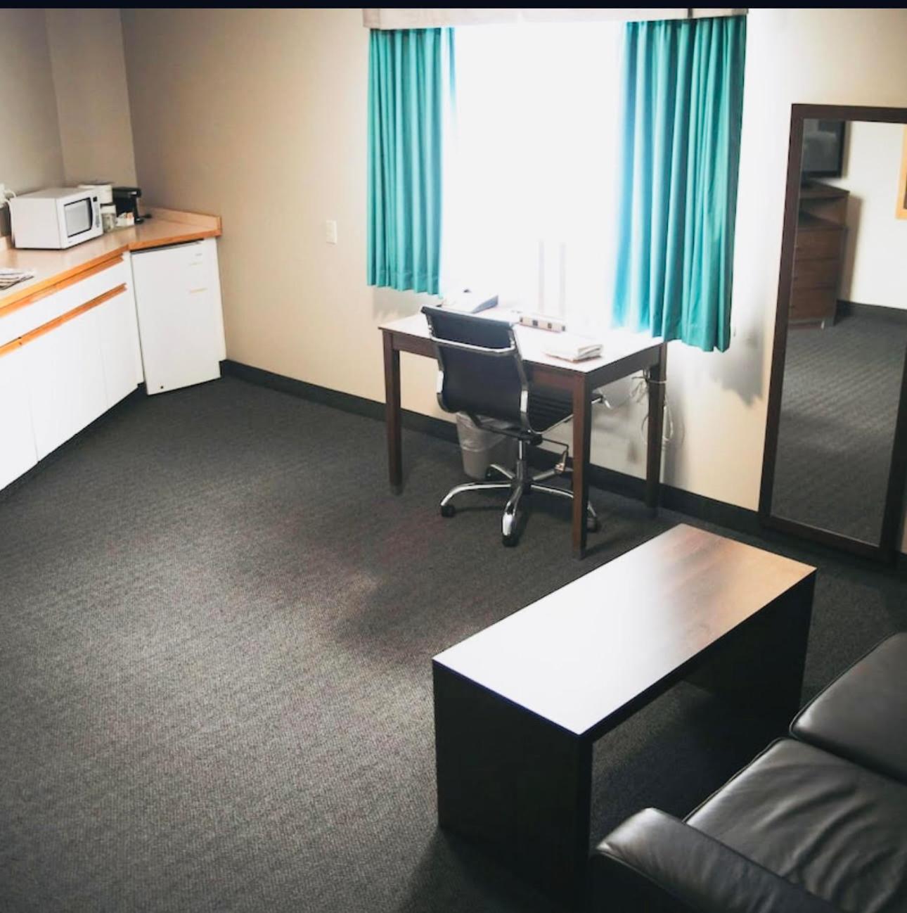 Ramada By Wyndham Hotel Quesnel Ngoại thất bức ảnh